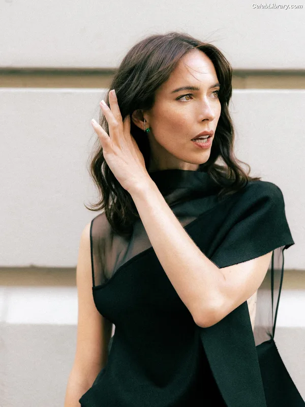 Rebecca Hall photo 5 of 242