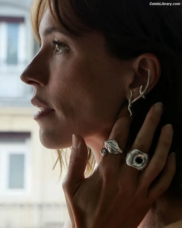 Rebecca Hall photo 4 of 242