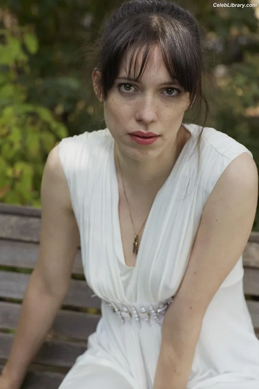 Rebecca Hall photo 3 of 242