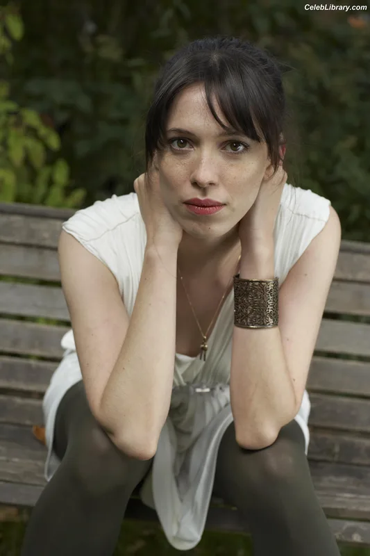 Rebecca Hall photo 4 of 242