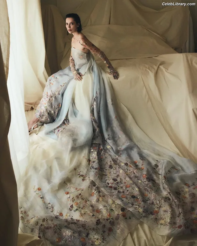 Rebecca Hall photo 2 of 242