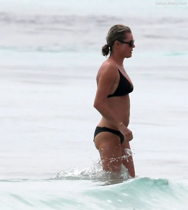 Rebecca Romijn photo 20 of 79