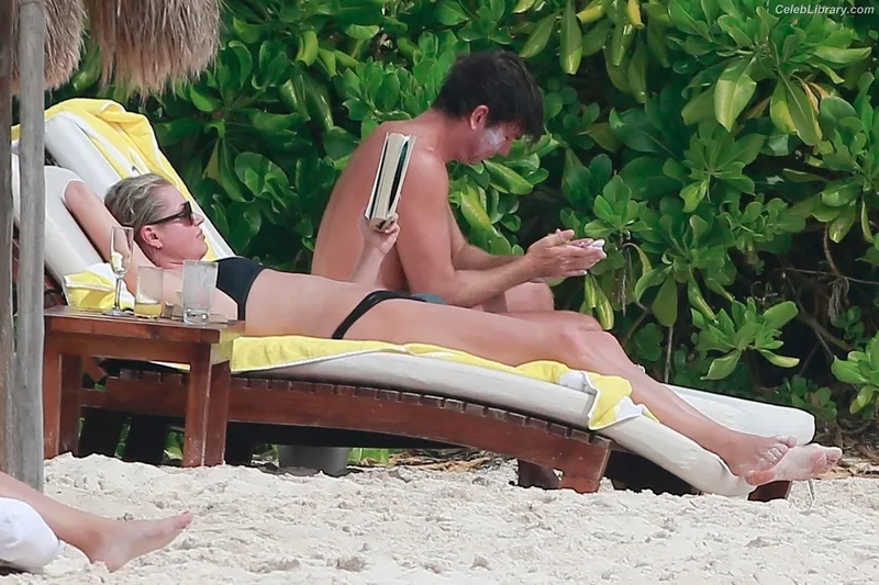 Rebecca Romijn photo 23 of 79