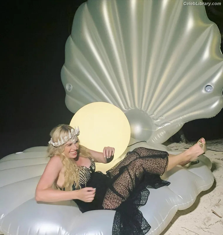 Rebel Wilson photo 15 of 123