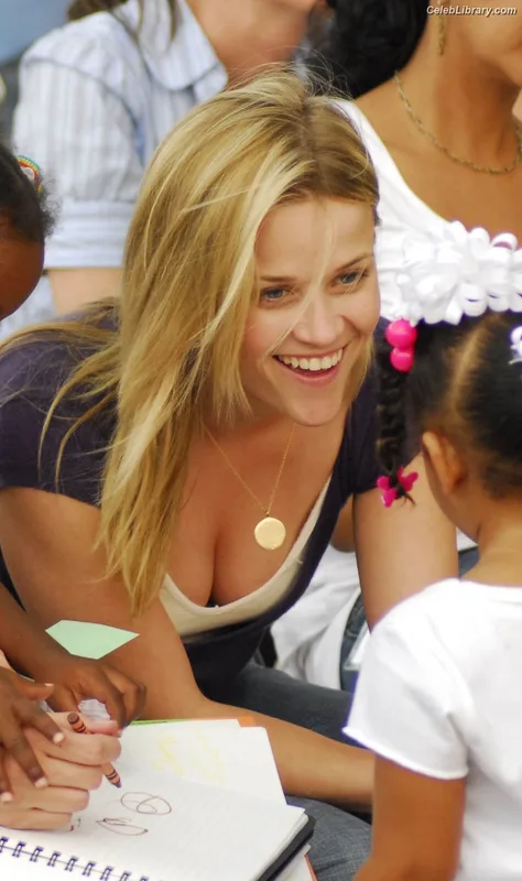 Reese Witherspoon photo 10 of 158