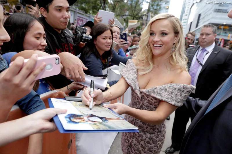 Reese Witherspoon photo 1 of 158