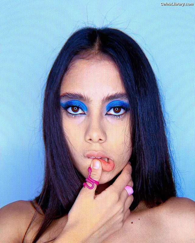 Renata Vaca photo 4 of 12