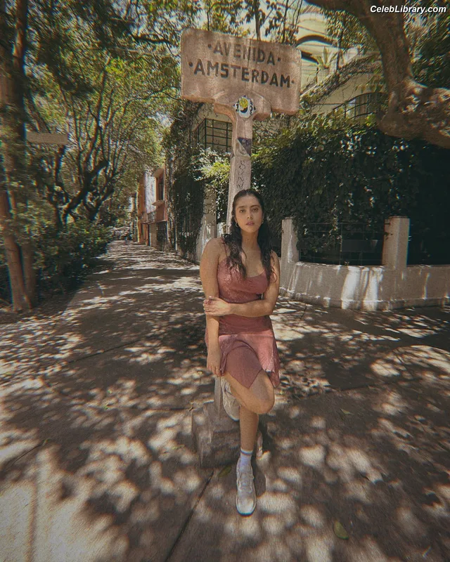 Renata Vaca photo 9 of 12
