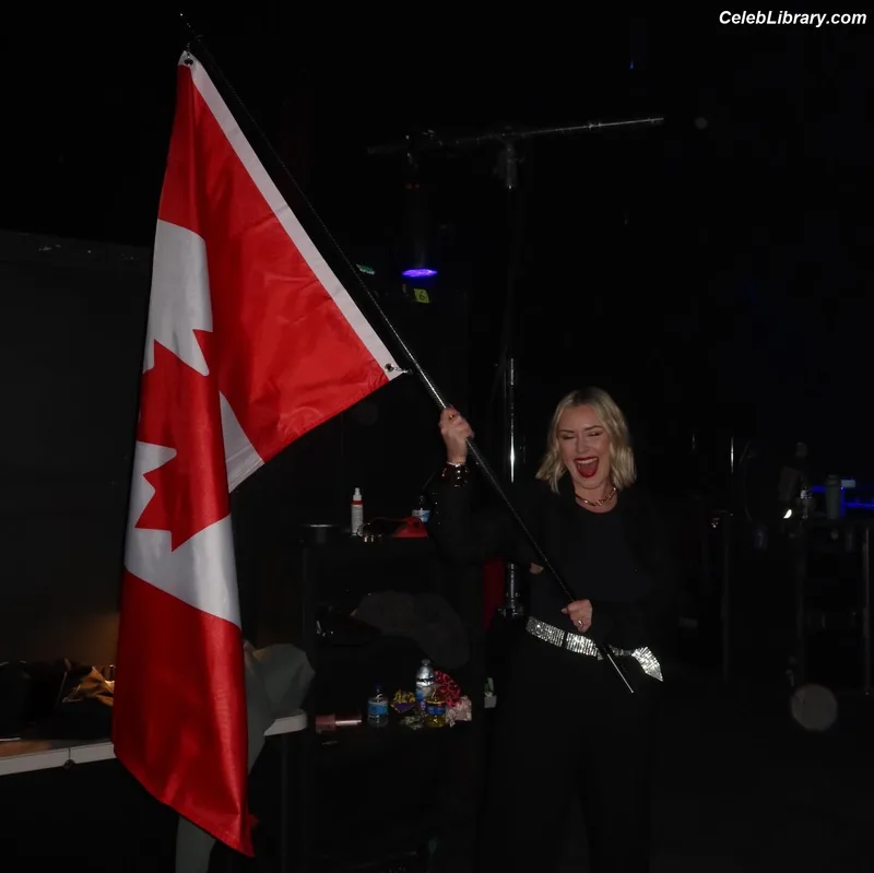 Renee Paquette photo 16 of 460
