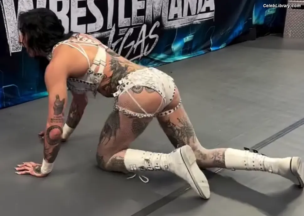 Rhea Ripley photo 2 of 913