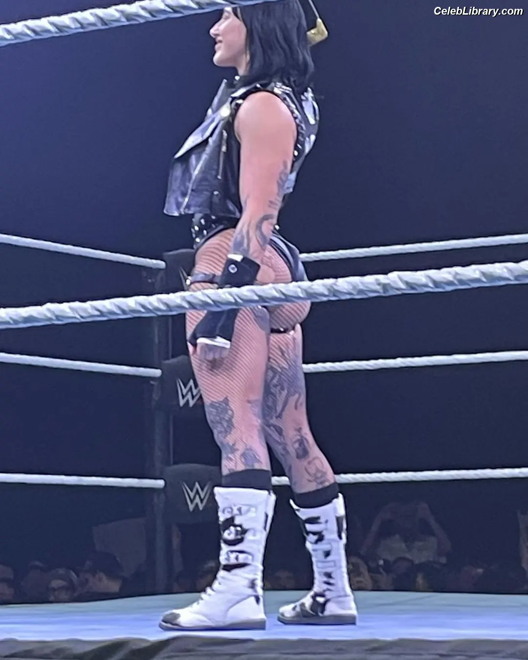 Rhea Ripley photo 4 of 913