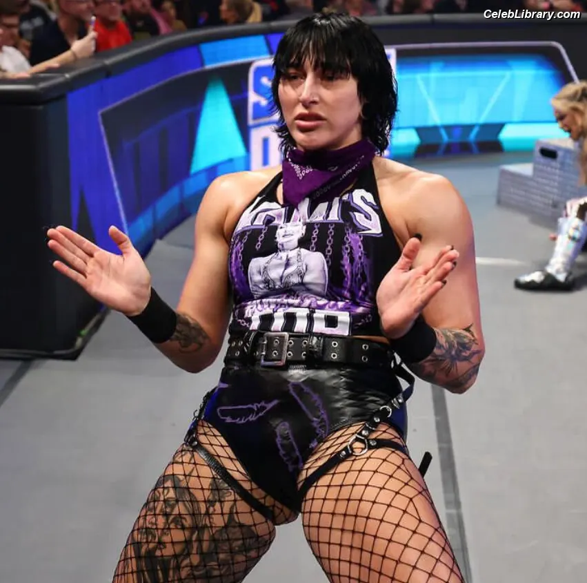 Rhea Ripley photo 2 of 913