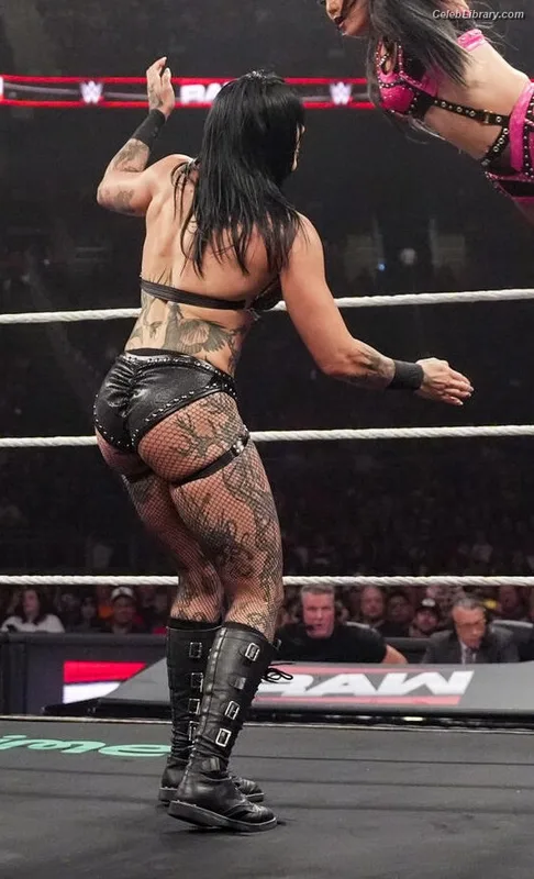 Rhea Ripley photo 10 of 908