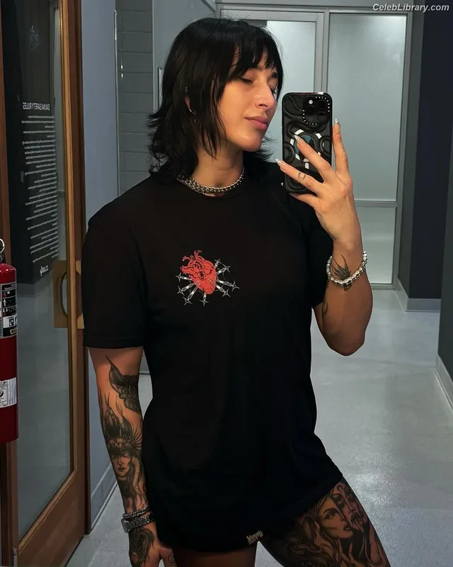 Rhea Ripley photo 2 of 908