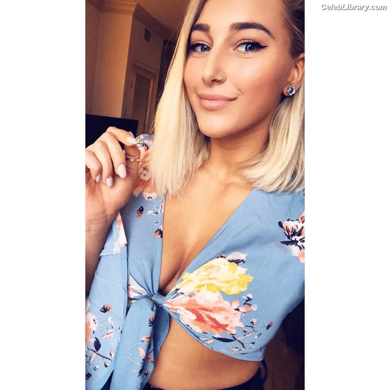 Rhea Ripley photo 7 of 908