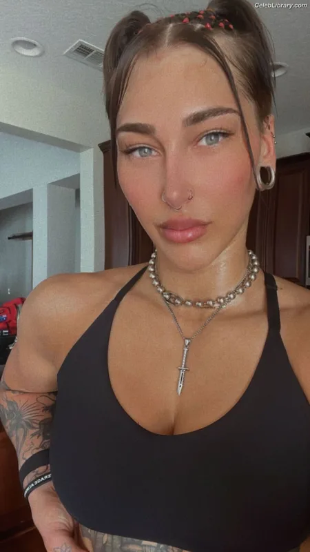 Rhea Ripley photo 1 of 908