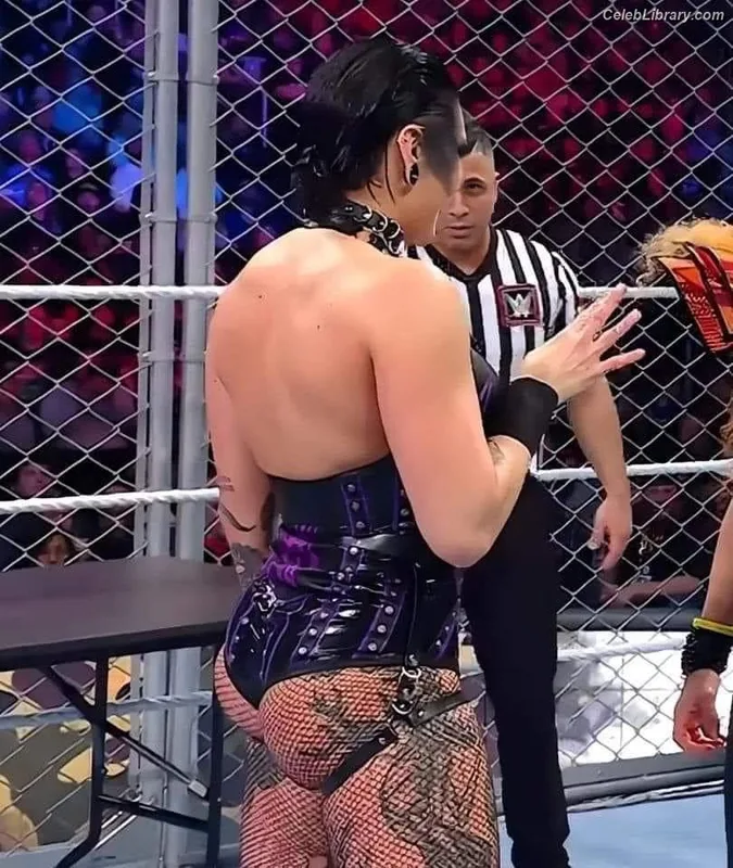 Rhea Ripley photo 3 of 908