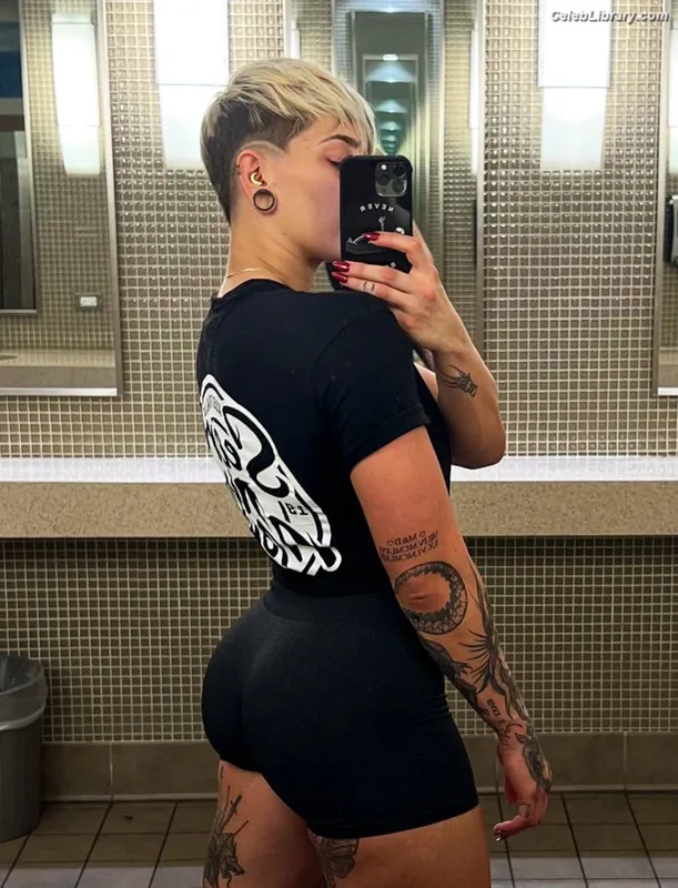 Rhea Ripley photo 11 of 908