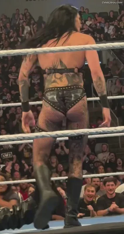 Rhea Ripley photo 2 of 908