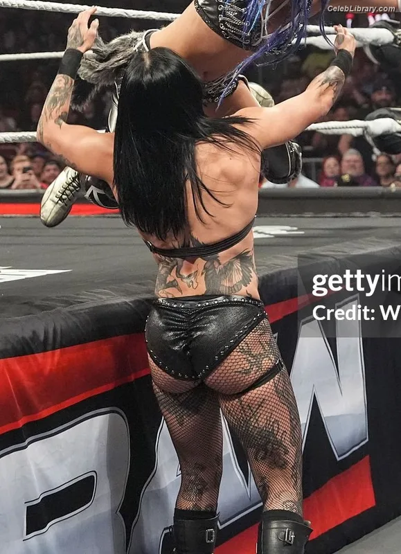 Rhea Ripley photo 3 of 908