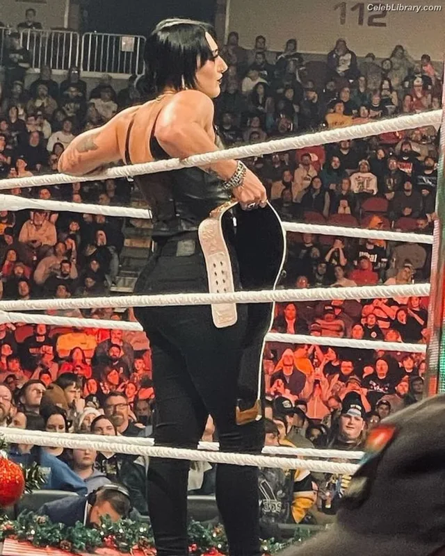 Rhea Ripley photo 4 of 908