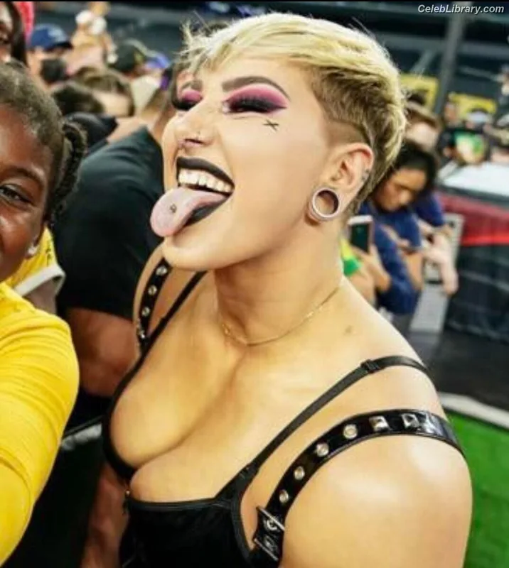 Rhea Ripley photo 4 of 908