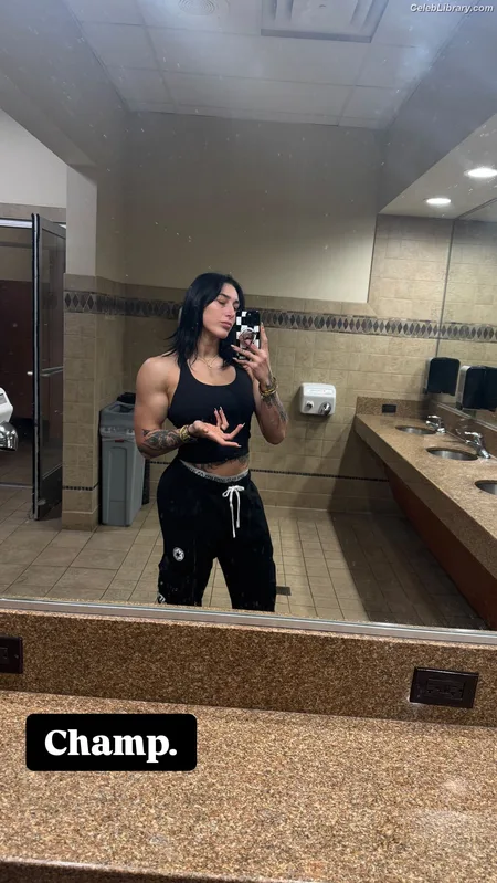 Rhea Ripley photo 9 of 908