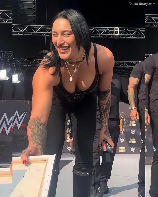 Rhea Ripley photo 1 of 908