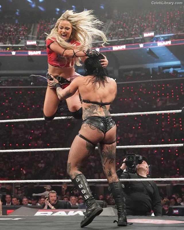 Rhea Ripley photo 4 of 908