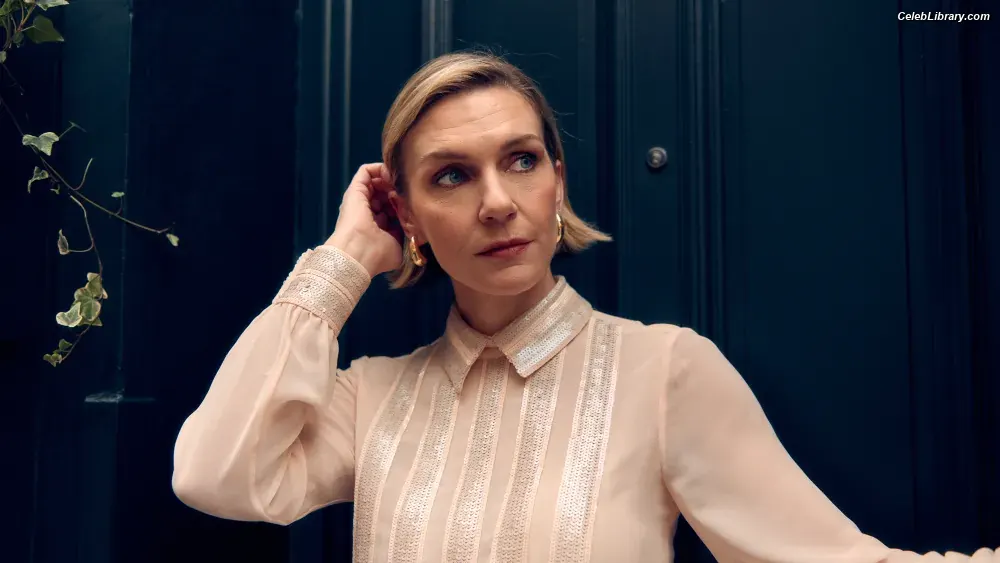 Rhea Seehorn photo 19 of 402