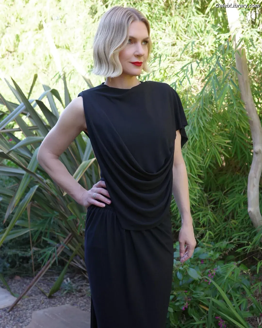 Rhea Seehorn photo 21 of 402