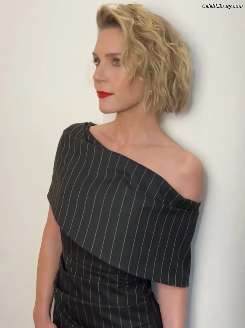 Rhea Seehorn photo 7 of 402