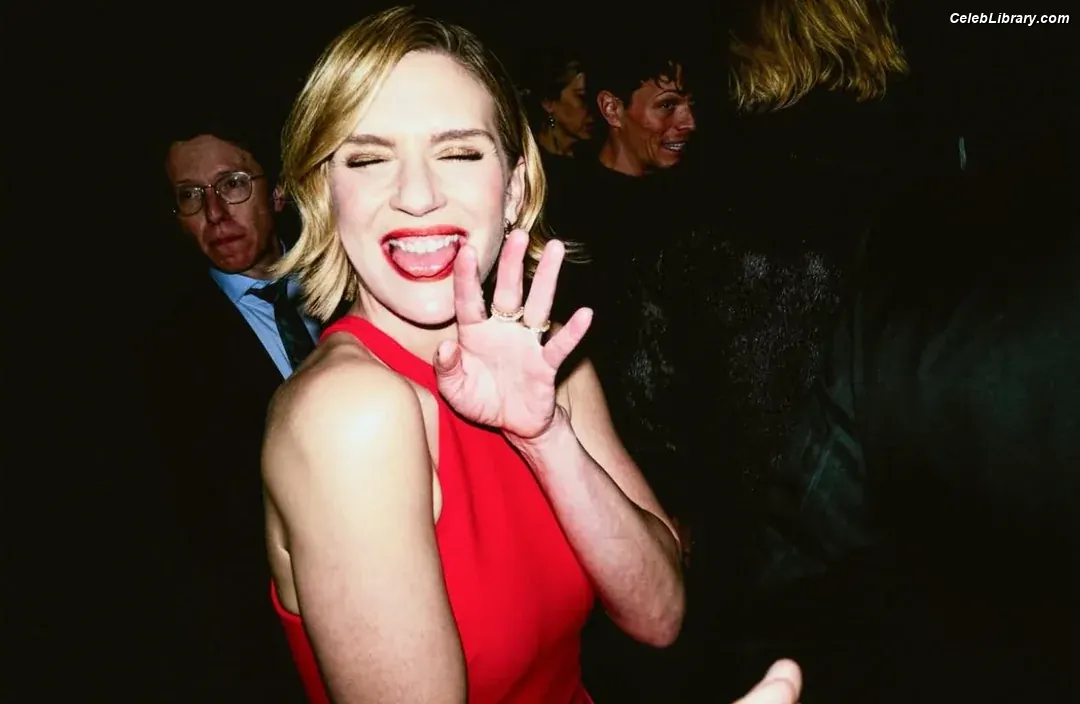 Rhea Seehorn photo 14 of 402