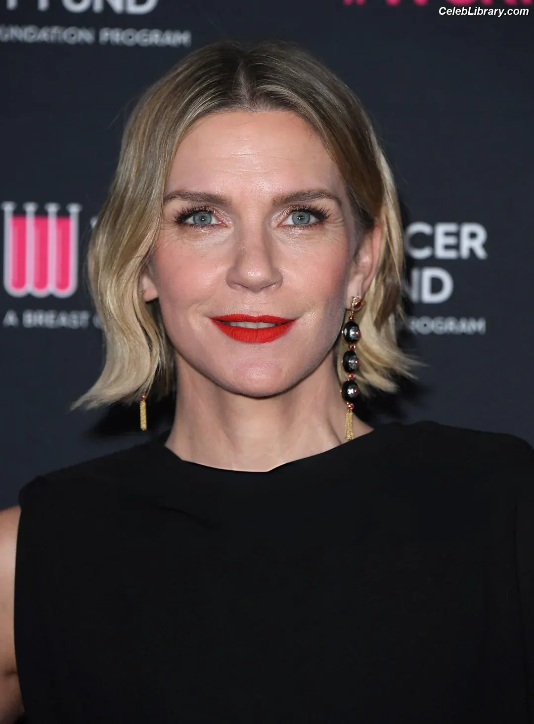 Rhea Seehorn photo 21 of 402