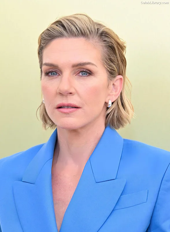 Rhea Seehorn photo 8 of 403