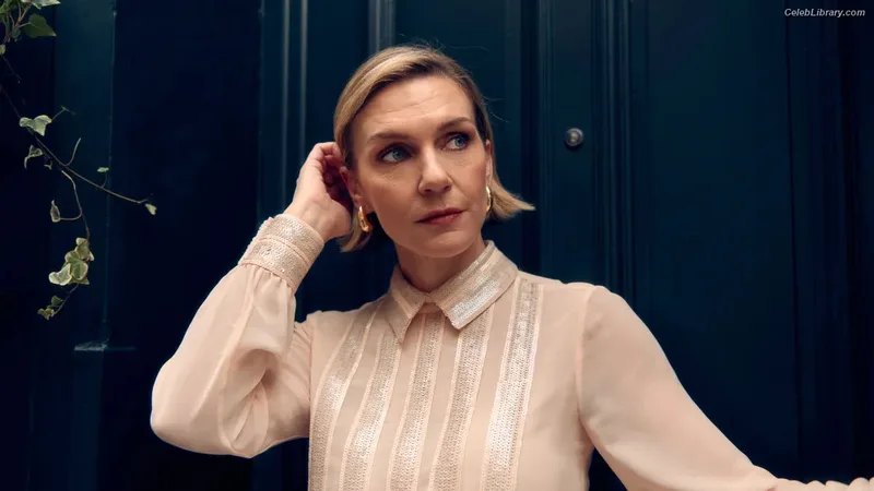 Rhea Seehorn photo 19 of 403
