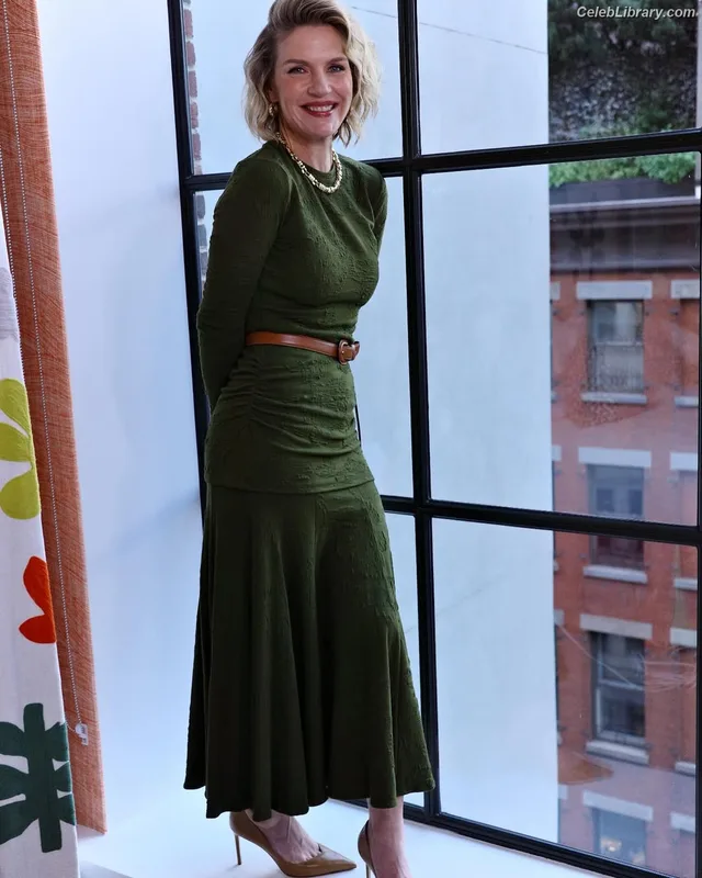 Rhea Seehorn photo 3 of 403