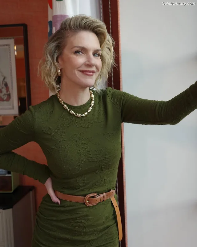 Rhea Seehorn photo 8 of 403