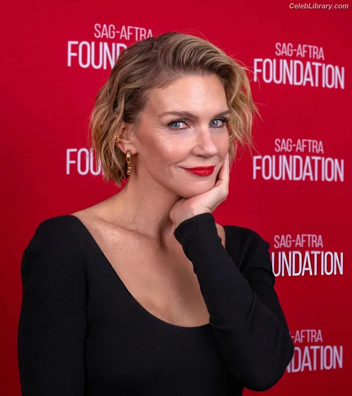 Rhea Seehorn photo 11 of 403
