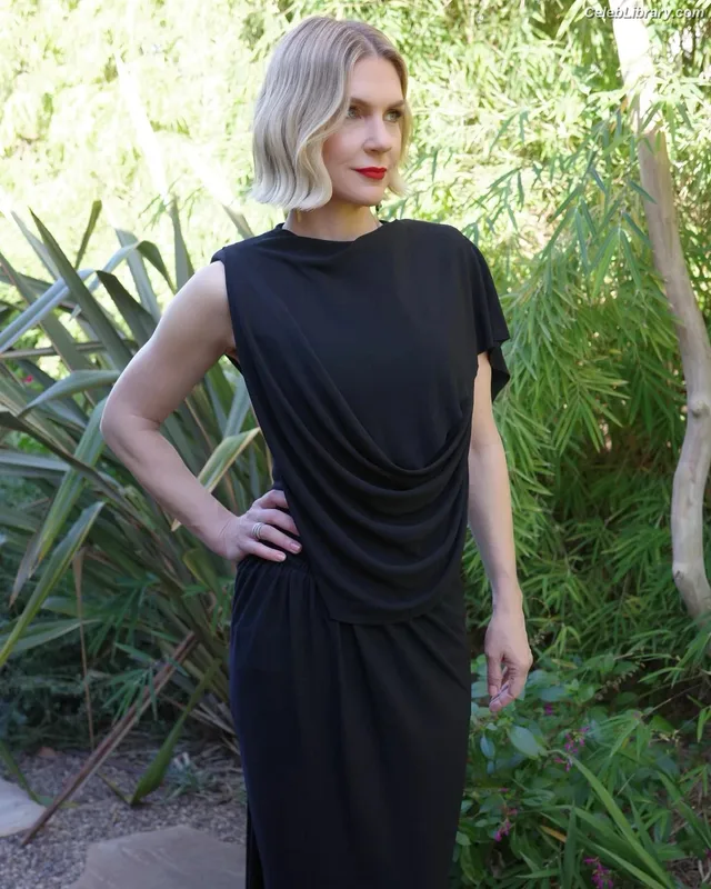 Rhea Seehorn photo 21 of 403