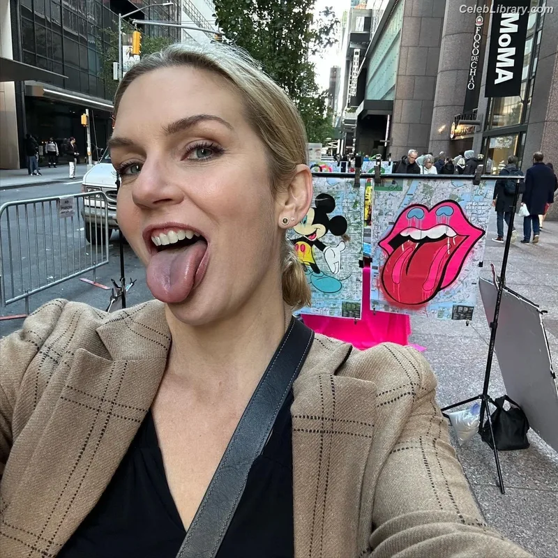 Rhea Seehorn photo 4 of 403