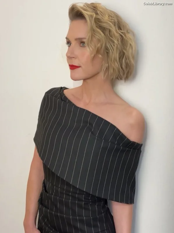 Rhea Seehorn photo 7 of 403