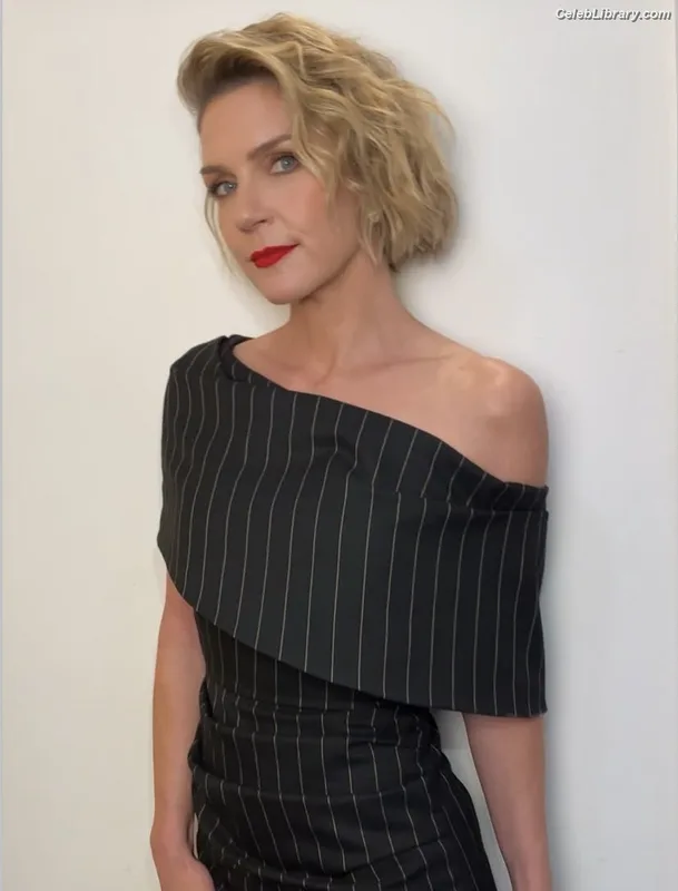 Rhea Seehorn photo 8 of 403