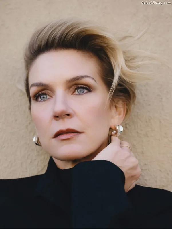 Rhea Seehorn photo 16 of 403