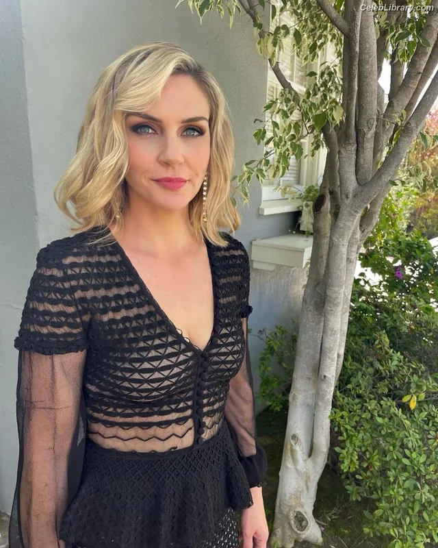 Rhea Seehorn photo 21 of 403