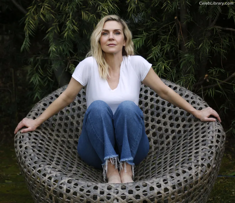 Rhea Seehorn photo 5 of 403