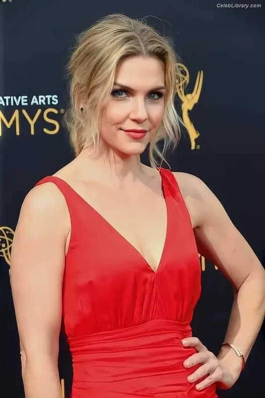 Rhea Seehorn photo 10 of 403