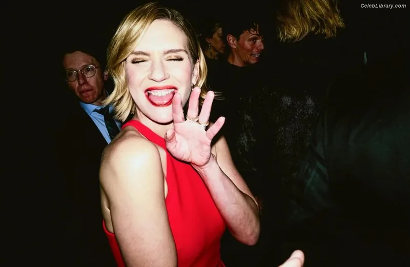 Rhea Seehorn photo 14 of 403