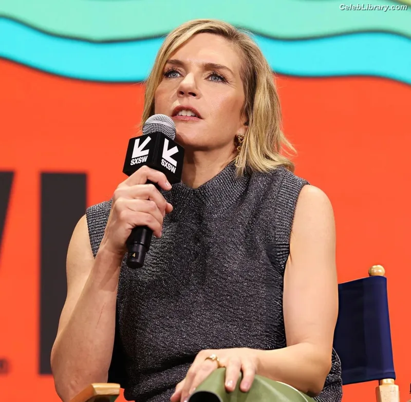 Rhea Seehorn photo 16 of 403