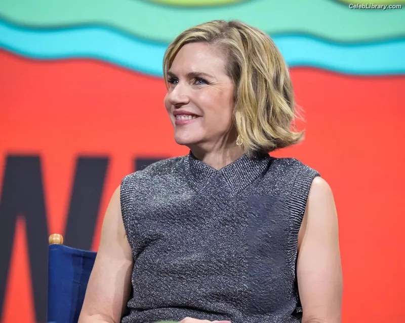 Rhea Seehorn photo 17 of 403